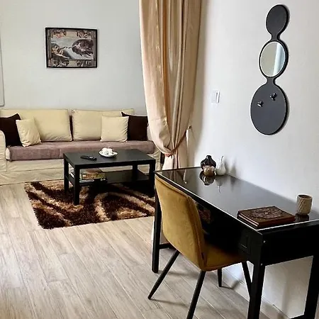 Cozy House With Backyard At Iraklio Attikis