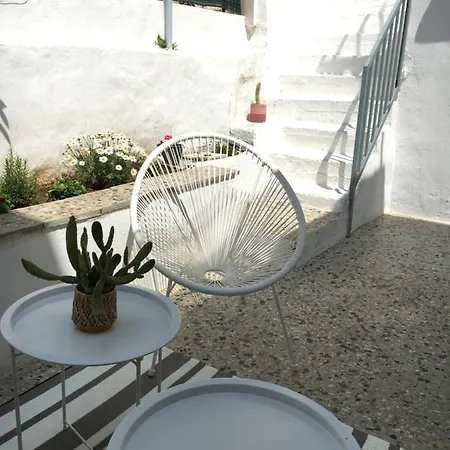 Cozy House With Backyard At Iraklio Attikis *